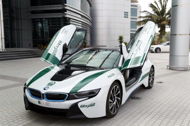 Mãn nhãn với dàn siêu xe của cảnh sát Dubai - BMW i8 hybrid