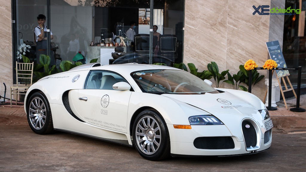 Mãn nhãn với dàn siêu xe của cảnh sát Dubai - Bugatti Veyron