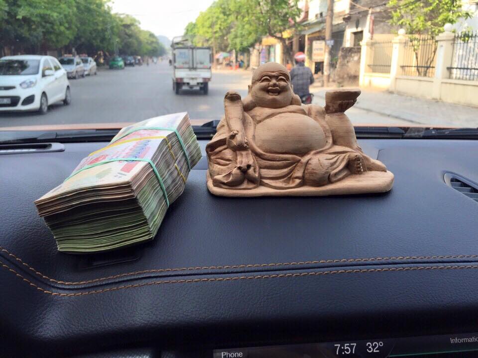                         Tượng Phật sẽ giúp người sử dụng ô tô luôn bình an